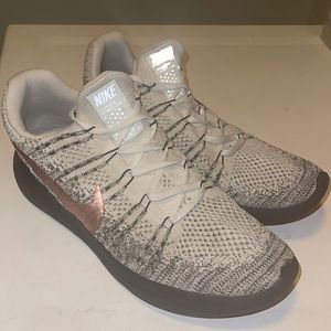 Nike LunarEpic Low Flyknit 2 X-Plore White Metallic Bronze Men’s Size 11.5